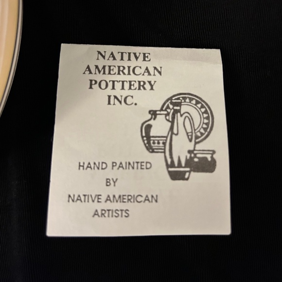 Navajo Native American signed hand painted pottery. - Picture 8 of 8